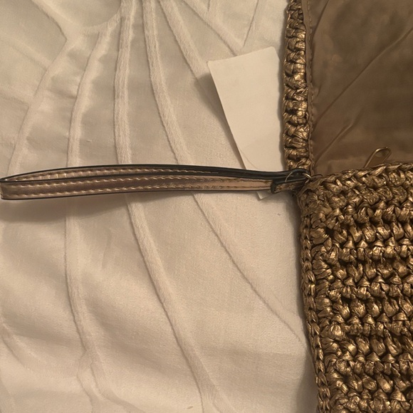 🆕 Chic Gold Raffia Clutch - Picture 4 of 6
